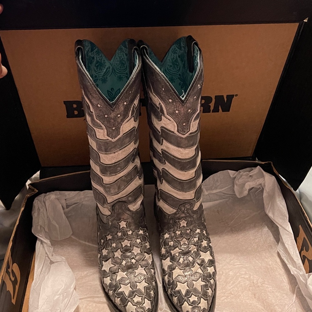 Elegant Gray and Black Star Heeled Boots
